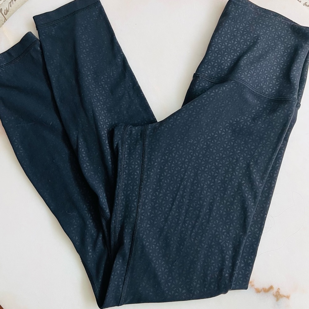 Lululemom Align size 4 high rise with a little reflection withlight color black